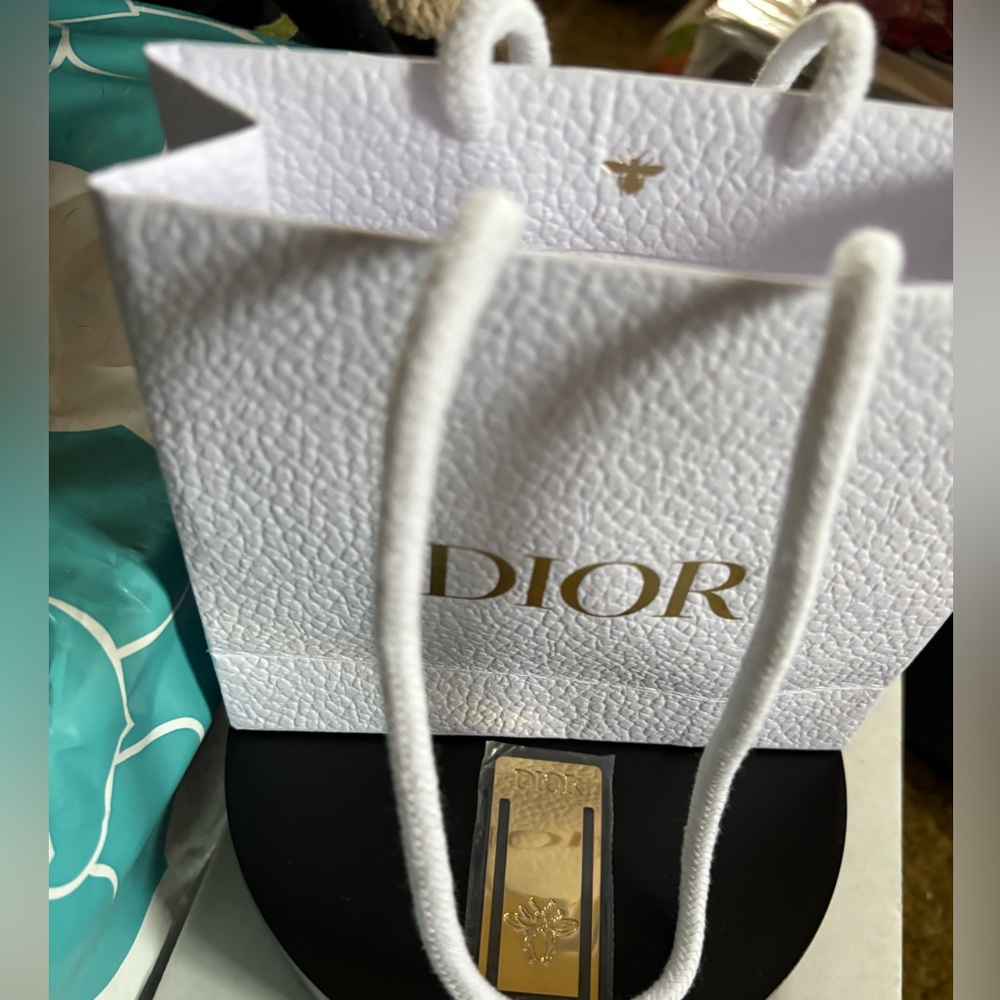 Christian Dior Gold Clip/Bookmark with Bee Design & Dior White w/ Gold Bag! New. - Picture 8 of 8